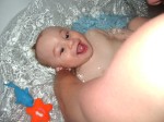 Jakubko_2006_06_21_032 * Clupky, clapky vo vani * 2048 x 1536 * (946KB)